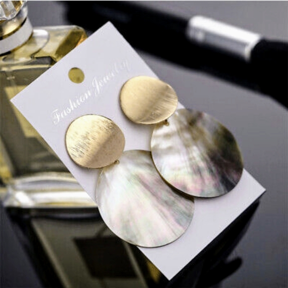 closet rev Jewelry - Gorgeous gold shell disc earrings